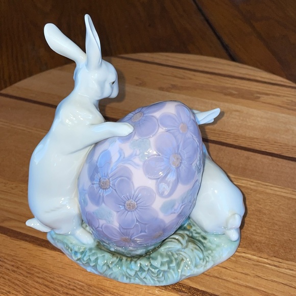 LLADRO Porcelain Easter Bunnies and Egg - Picture 5 of 8